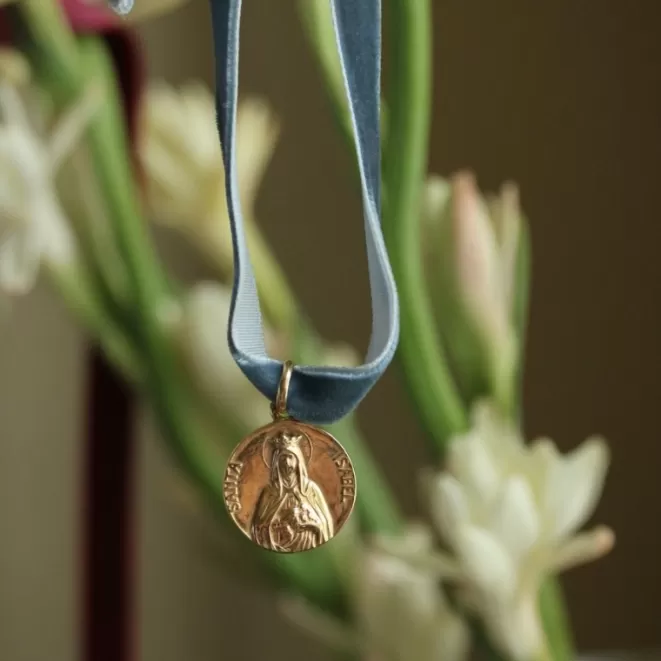 Medallas Acabadas En Oro^Doña Sol Medalla Santa Isabel Oro