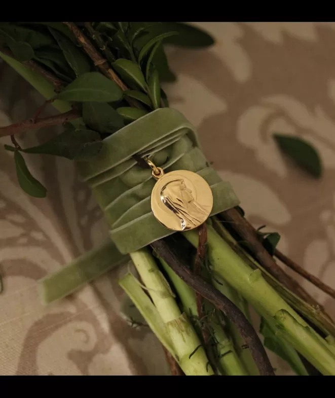 Medallas Acabadas En Oro^Doña Sol Medalla Virgen de Lourdes Oro